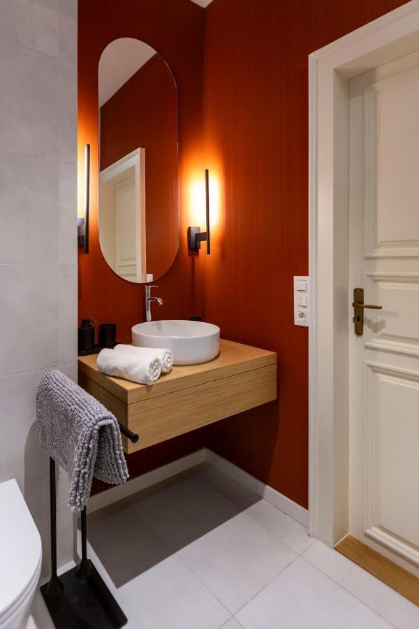 Luxurious Minimalist Residence With Sauna By Prestige Homes Budapest Exterior foto