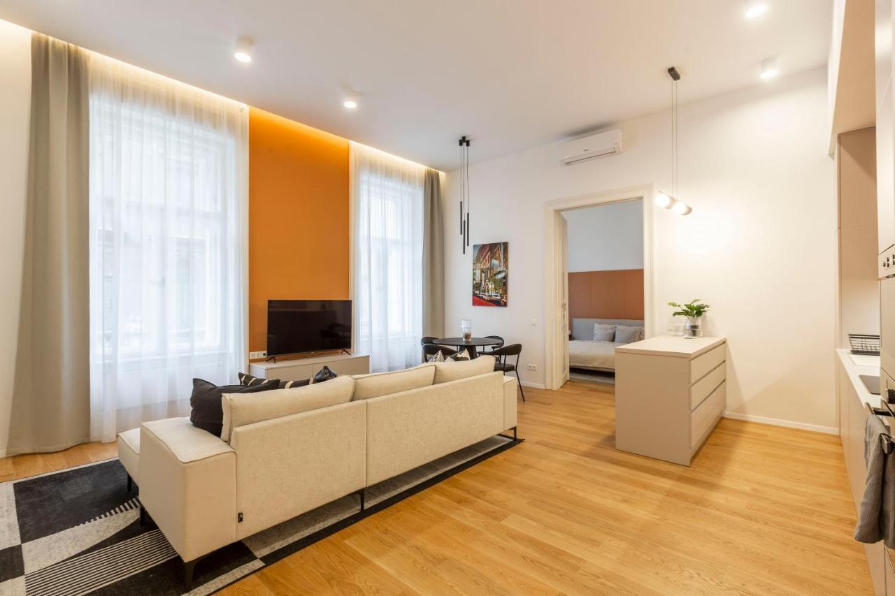 Luxurious Minimalist Residence With Sauna By Prestige Homes Budapest Exterior foto